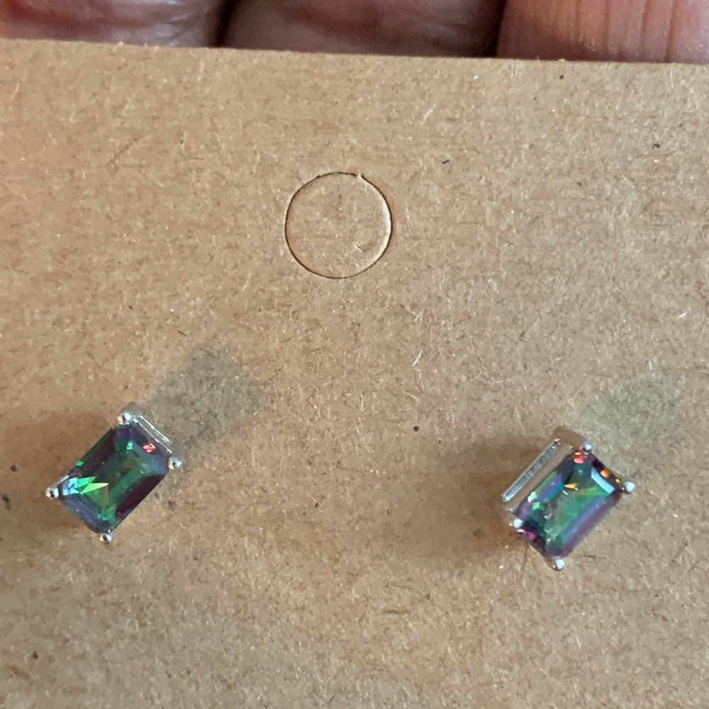Earrings Studs - Picture 3 of 3